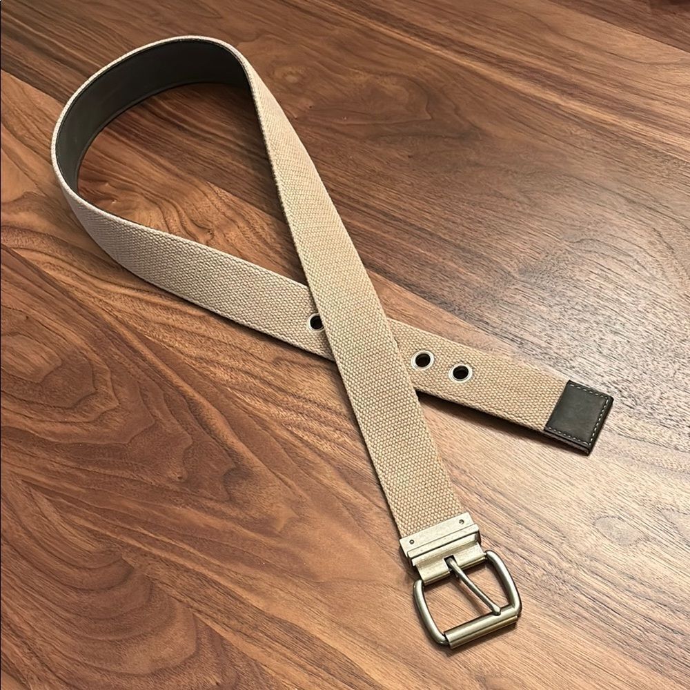 New Columbia Reversible Tan & Gray Leather Belt - 36